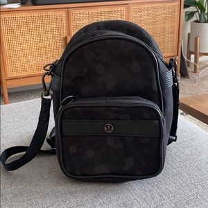 Lululemon adjustable mini backpack